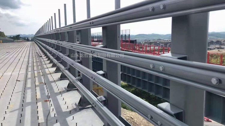 噴塑防撞護欄 噴塑防撞護欄